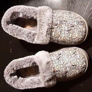 Bob's memory foam slippers size 5 ,cats design
